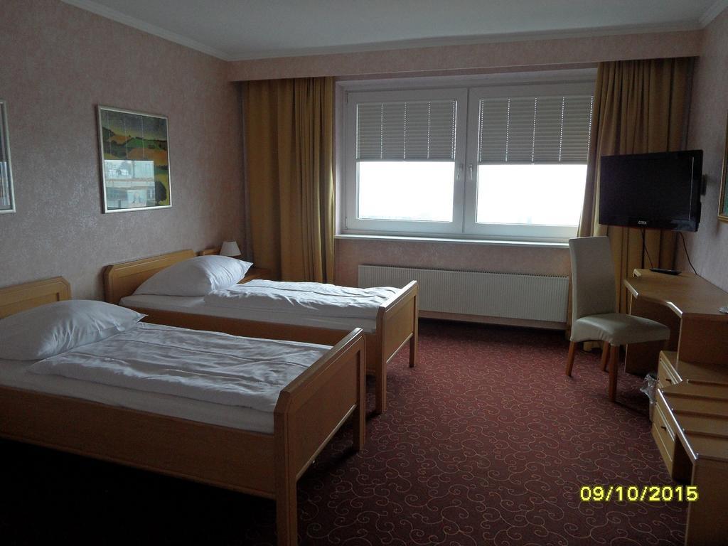 Wiking Hotel Henstedt-Ulzburg Exterior photo