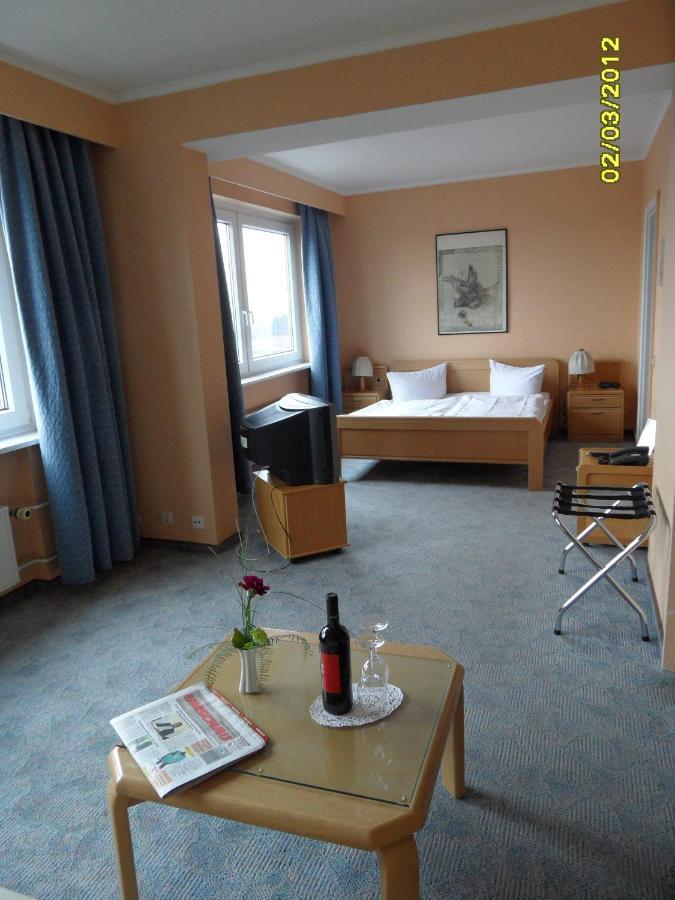 Wiking Hotel Henstedt-Ulzburg Exterior photo